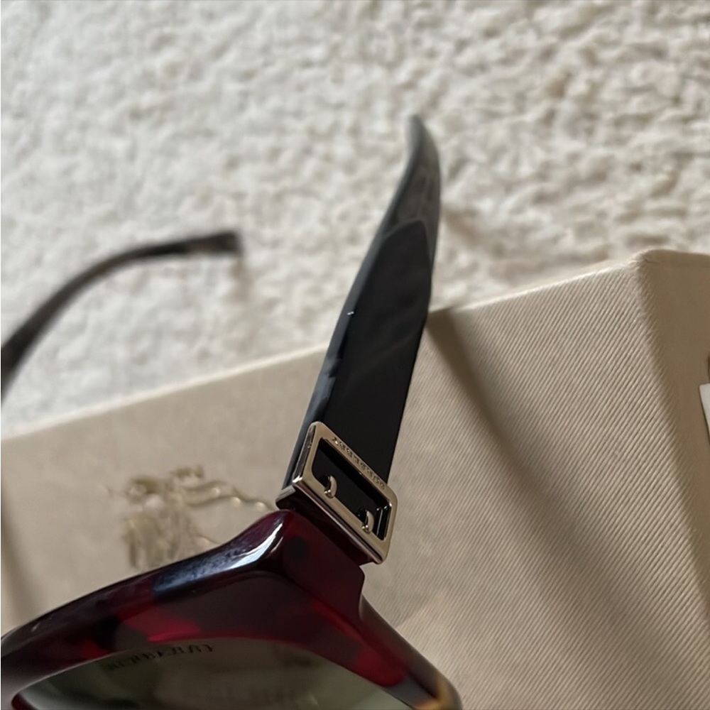 Burberry Sunglasses - Picture 4 of 6